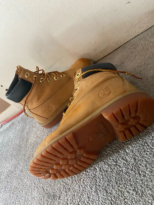 timberland boots size 4 in Kids & Youth in Markham / York Region - Image 3