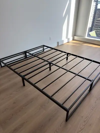 Base de lit / Bed frame queen, View more