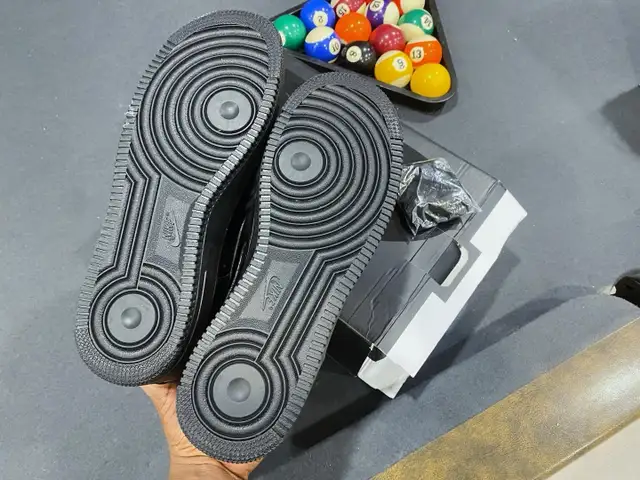 Air Force 1 supreme in Men's Shoes in Trenton - Image 4