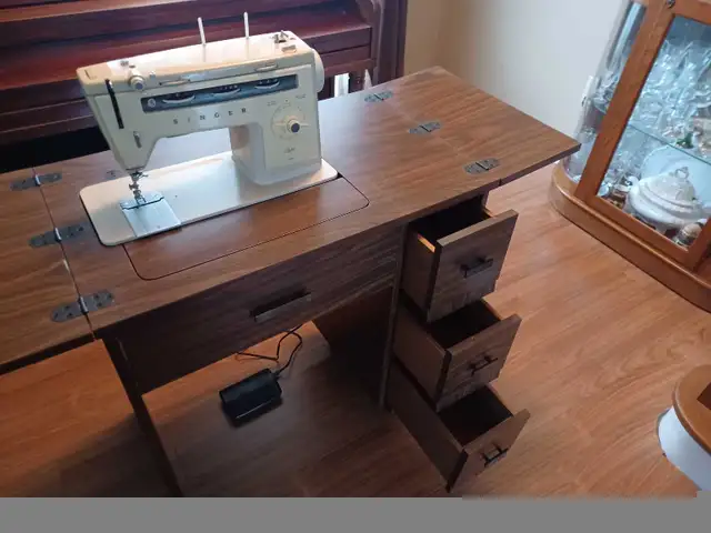 Singer Stylist 514 Sewing Machine in Hobbies & Crafts in London - Image 4