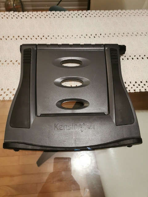 Kensington laptop stand in Laptop Accessories in Ottawa