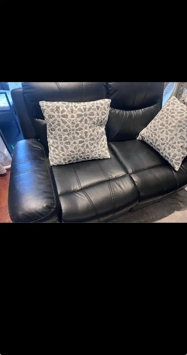 3 Piece Leather Reclining Sofa Set in Multi-item in Mississauga / Peel Region - Image 4