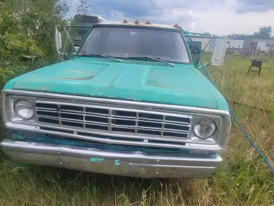 Dodge 300. 76000 org. Miles . 4 speed manual tranny