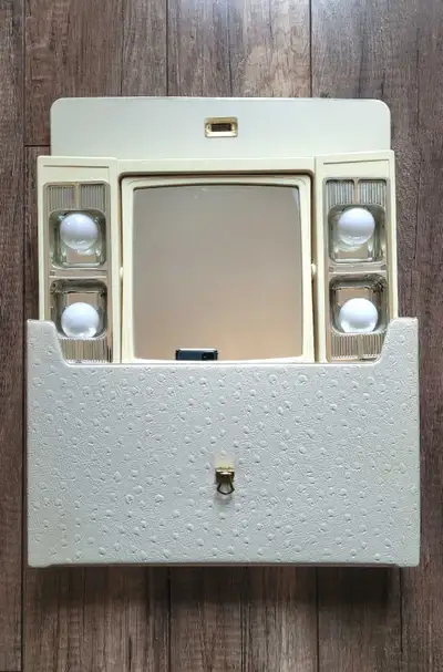 ✨ Vintage 1960's Portable Lighted Vanity Mirror, View more
