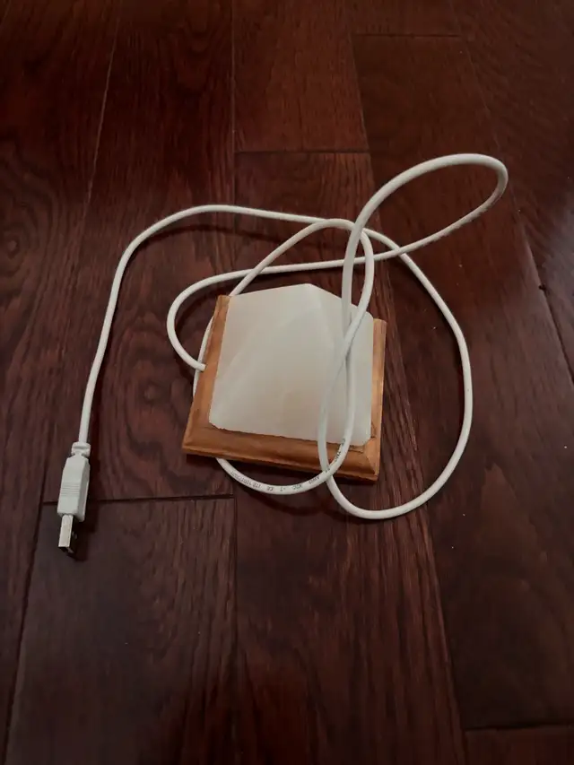 USB Salt Lamp in Indoor Lighting & Fans in Markham / York Region - Image 2