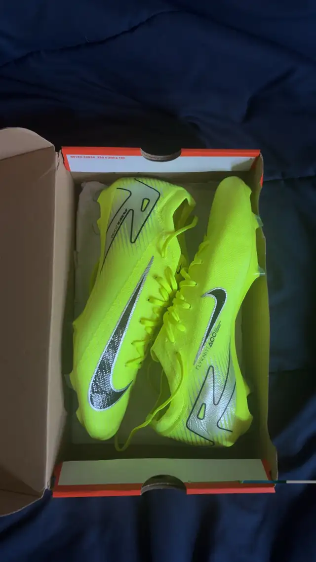 Nike Vapor cleats (Size11) in Men's Shoes in St. Catharines - Image 2