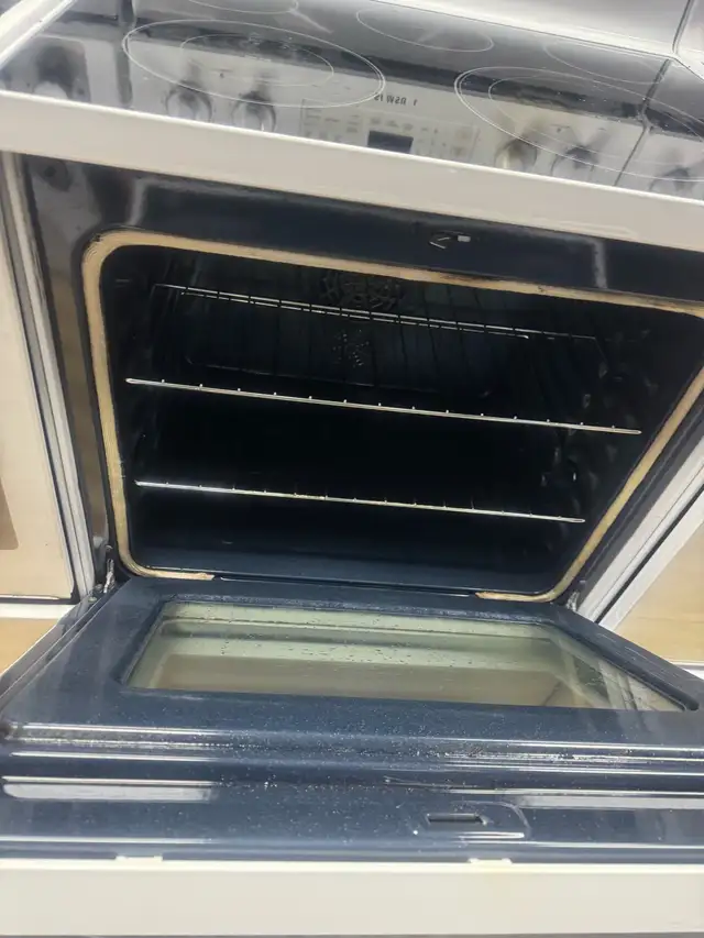 Samsung Electric Range in Stoves, Ovens & Ranges in Laval / North Shore - Image 3