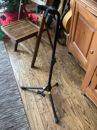 Hercules guitar stand, View more