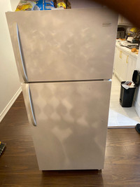 28inch fridgedair with top freezer