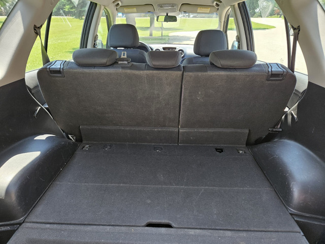 2009 Kia Rondo in Cars & Trucks in Kitchener / Waterloo - Image 3
