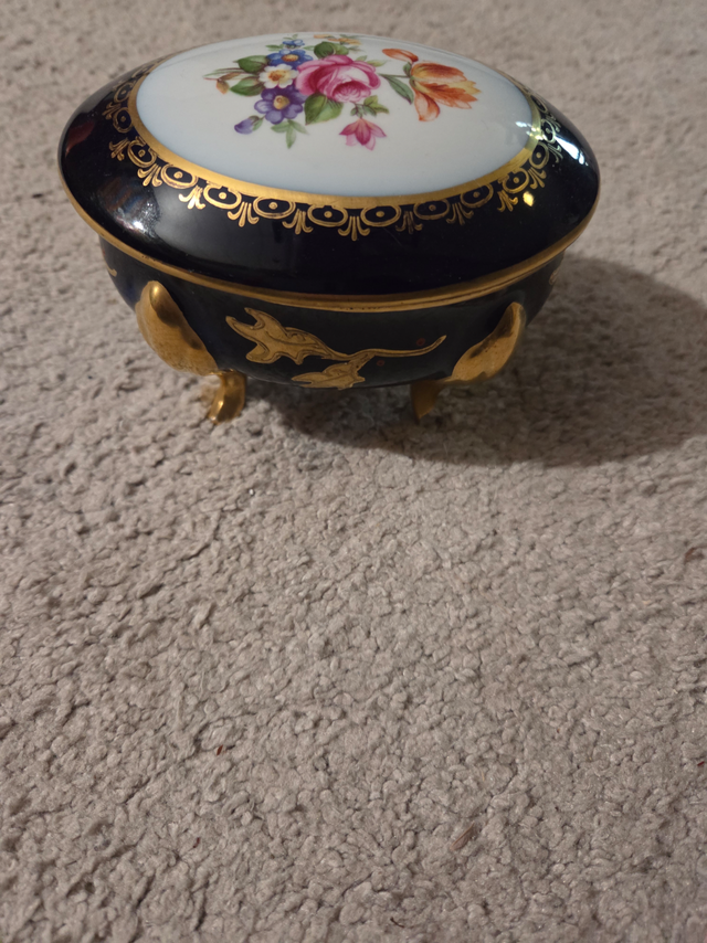 Large Vintage French Cobalt Blue & 22k Gold Egg Trinket Box, 3x5 in Arts & Collectibles in City of Toronto - Image 2