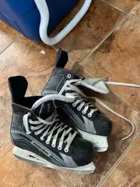 Hockey skates/ Patins de hockey 8.5 US