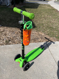 Kick Scooter with Water Bottle Holder