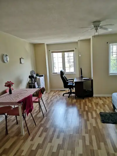 1 BDRM Bright Spacious Upper Apartment/Condo in Milton –$1500 - Not a Basement * $1500 + 30% utiliti...