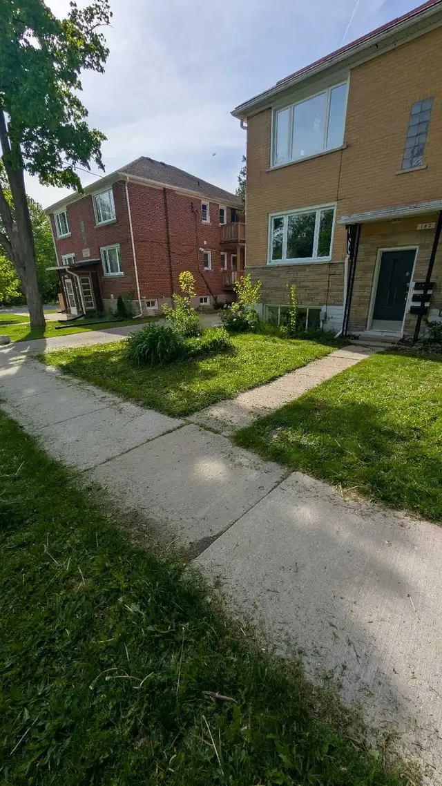 Lawn Care in Lawnmowers & Leaf Blowers in Kitchener / Waterloo - Image 4