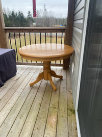 Round solid wood dining room Table $125 ONO/OBO