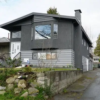 2 Beds 1 Bath Ground Level Suite  - 61st & Heather, Avail AUG 01