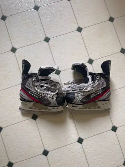 Bauer youth size 9 hockey skates, View more
