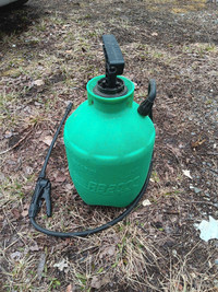 Sprayer pump