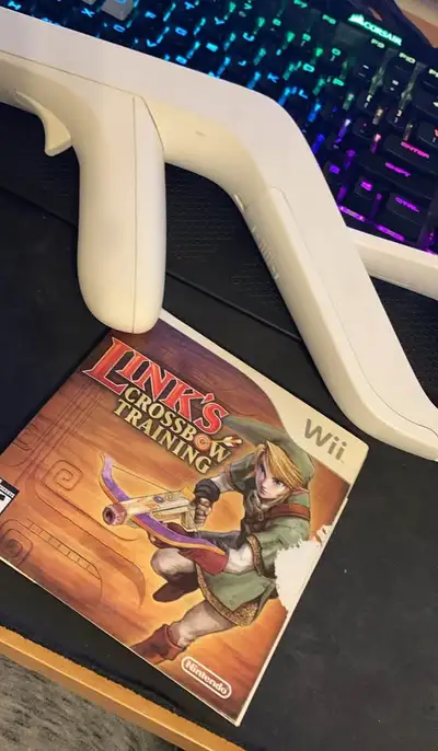 Selling Link's Crossbow Training game for the Wii, which comes with the Wii Zapper accessory! Great...