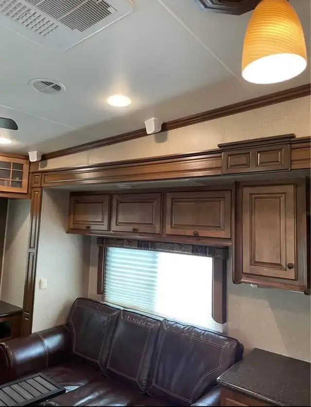 35 Foot Heartland Bighorn 3010 RE with upgrades in RVs & Motorhomes in Penticton - Image 10