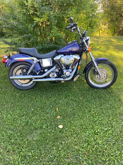 1999 dyna convertible Dual disc Mid controls New rear tire 48200 Kms New battery 3 hole fluid change...