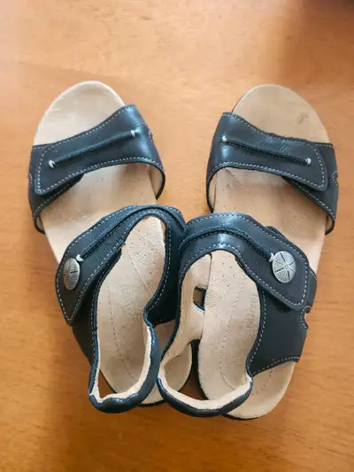 Comfotable Women's Leather Sandals, Naturalizer, View more