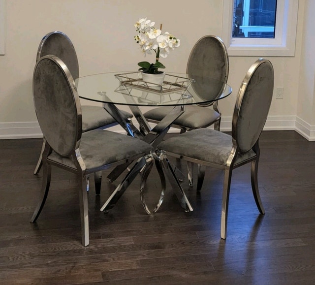 Round Glass Top w/ Chrome Legs Dining Table & 4 Velvet with Chro