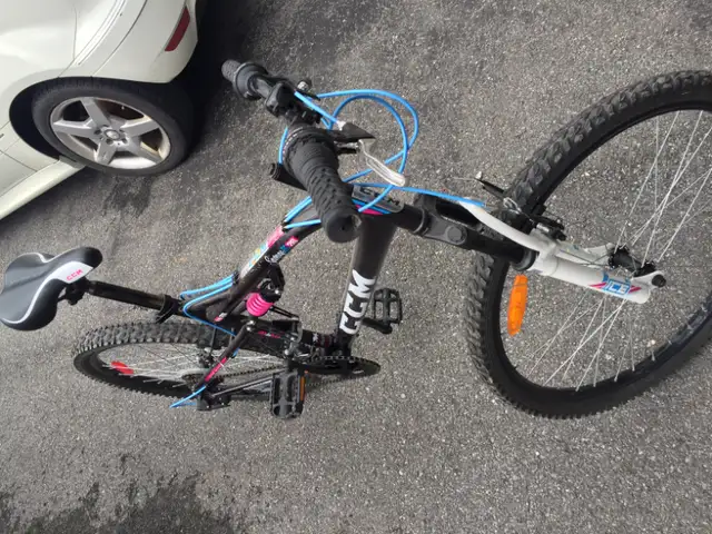 FS: CCM savage dual shock mountain bike; exercise and road bike in Road in Ottawa - Image 3