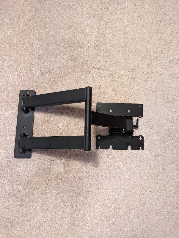 Monoprice Titan Series Full-Motion Articulating TV Wall Mount in Video & TV Accessories in City of Toronto - Image 2