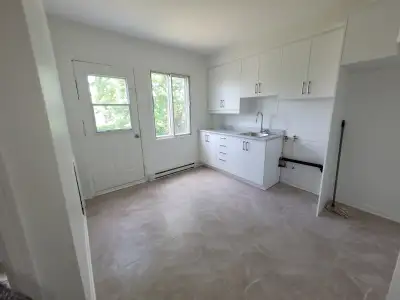 Grand 3.5 et 4.5  à Louer, Chomedey, Laval, 80e Av. 514-562-9034