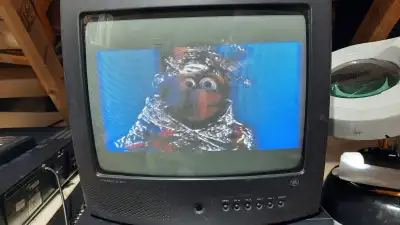 Nice gamer TV from GE -- a 13" colour tv with good sound and picture. Also has built in alarm clock....