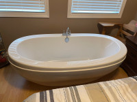 MAAX Free standing bath tub
