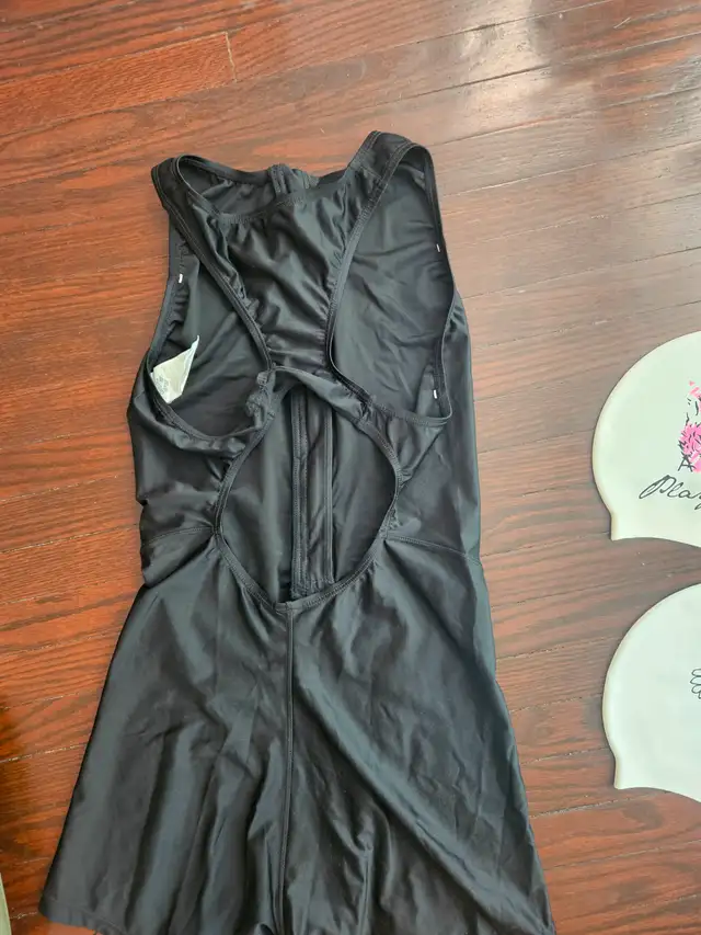 Women M Swimsuit & 2 New Swim Caps63009267006595122