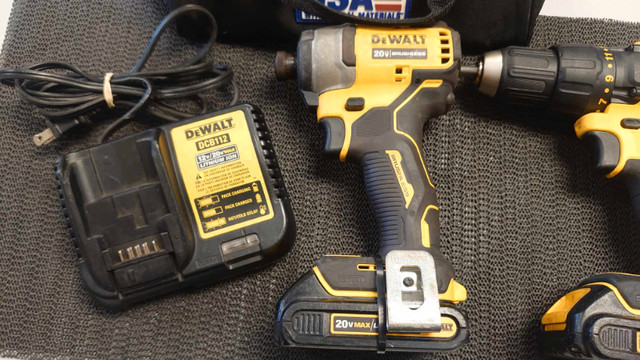 Dewalt 20V Drill Driver And Impact Kit With 2 Batteries, Charger in Power Tools in Hamilton - Image 3