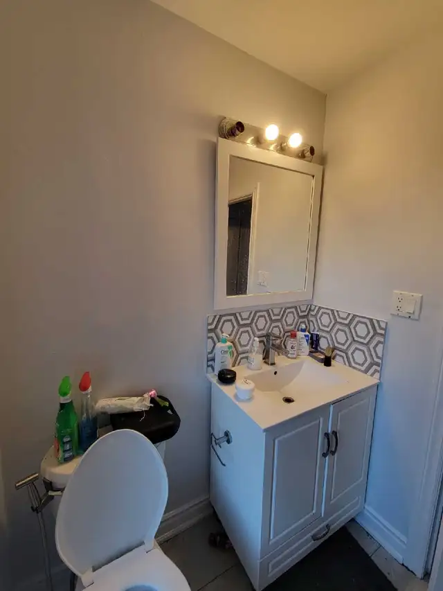 Private rooms available for rent in Downtown Oshawa in Long Term Rentals in Oshawa / Durham Region - Image 4