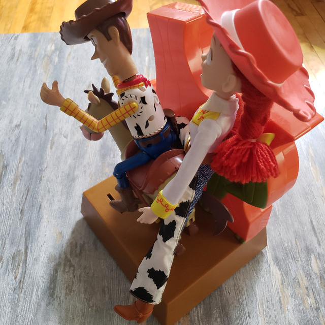 Toy Story - Woody & Bullseye Animated Coin Bank & Jessie Doll dans Jouets et jeux  à Ville de Montréal - Image 4
