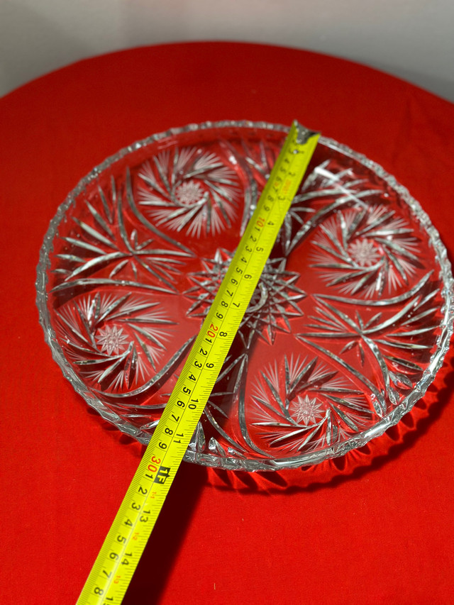 Vintage Pinwheel crystal serving tray / serving platter or fruit in Kitchen & Dining Wares in Mississauga / Peel Region - Image 2