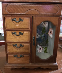Wooden old fashioned jewelry box 