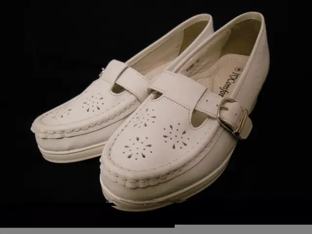 Chaussures neuves !  I LOVE COMFORT blanc - Femme pointure 8 in Women's - Shoes in Québec City - Image 3