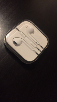 BNIB Apple iPhone earphone