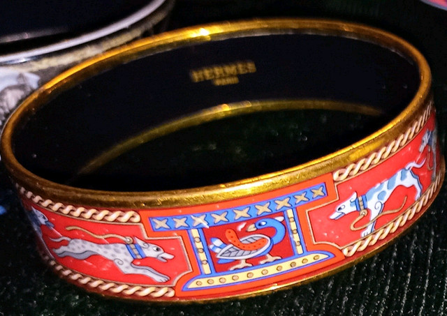 STUNNING GREYHOUND HERMES BANGLE  in Jewellery & Watches in St. Catharines - Image 2
