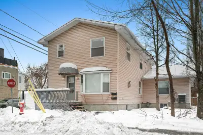 ALL-INCLUSIVE PACKAGE! Charming minimalist condo, just a few minutes from Ottawa! Welcome to your ne...