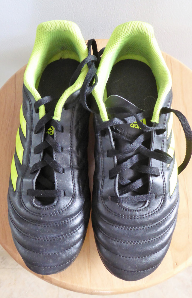 Adidas Soccer Shoes. Size 5 in Soccer in Calgary - Image 4