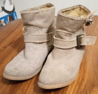 Ladies Aldo ( low rise) boots, tan / beige, size 38 Eur. Buckles
