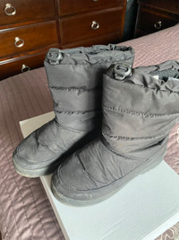 Girls winter boots size 3 M