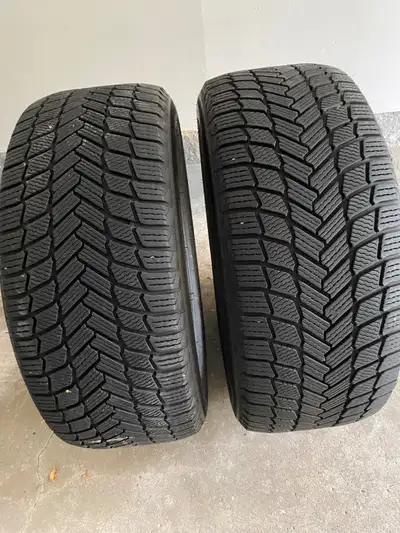 Set of 4 Michelin X-Ice Snow SUV Winter Tires - Fits Audi Q4-etron- Like New! Tire Sizes: 255/50/R19...