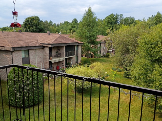 Condo 51/2 avec garage et piscine — photo 3