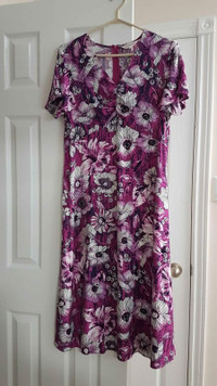 Women's Size Medium Northern Reflections Floral Dress
