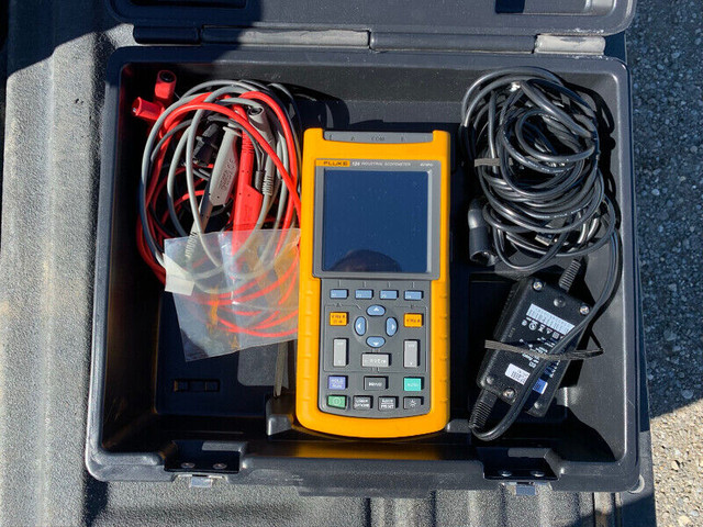 Fluke 124/003S Industrial ScopeMeter with SCC120 Kit, 40 MHz Fre in General Electronics in Calgary - Image 3